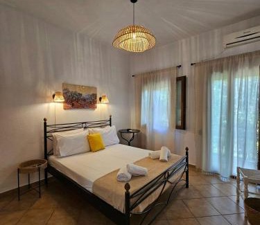 Agnontas Apartment | The Pine Trees