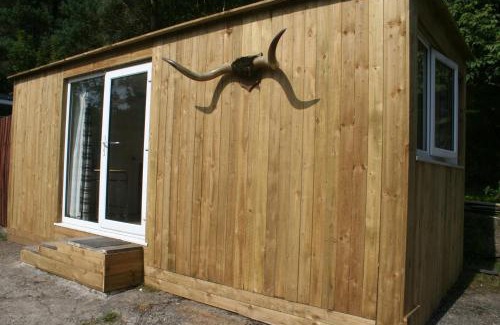 Mawr Apartment | The Pines Cabin - Farm Park Stay