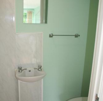 Mawr Apartment | The Pines Cabin - Farm Park Stay
