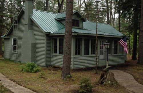 Wellston Cabin | The Pines Hideaway Cabin by Tippy Dam