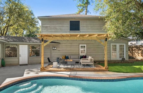 Oak Ridge North House | The Pines I No Service Fees I Private Pool BBQ