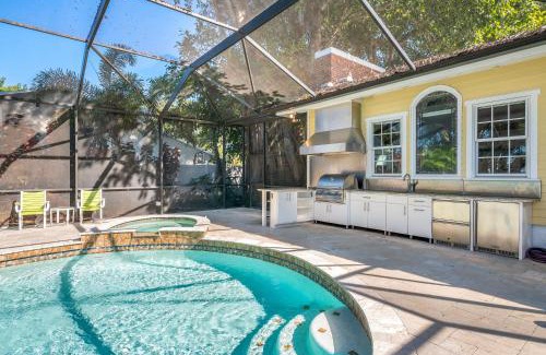 Bradenton House | The Plantation House! Waterfront view! Free pool heat!