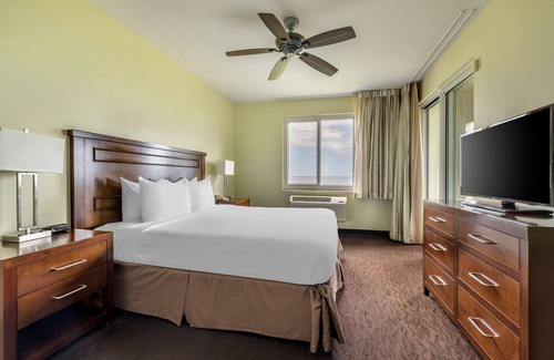 Poipu Resort | The Point at Poipu - 2 BEDROOM OCEANFRONT 1 KING 2 TWINS OR 1 QUEEN SUITE