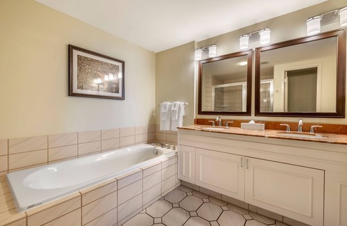 Poipu Resort | The Point at Poipu - 2 BEDROOM OCEANFRONT 1 KING 2 TWINS OR 1 QUEEN SUITE