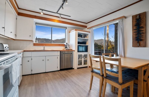 Port Renfrew House | The Point | Port Renfrew | 180-degree ocean views and private hot tub!