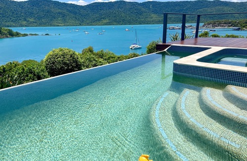 Shute Harbour Apartment | The Point Whitsundays – Iconic tropical couples retreat @ The Great Barrier Reef