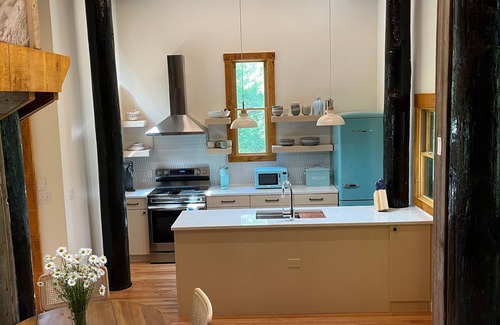 Edgartown House | The Pole House: renovated bohemian retreat on Chappy! Beach 5 min, pets ok, AC!