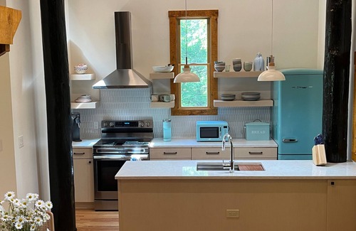 Edgartown House | The Pole House: renovated bohemian retreat on Chappy! Beach 5 min, pets ok, AC!