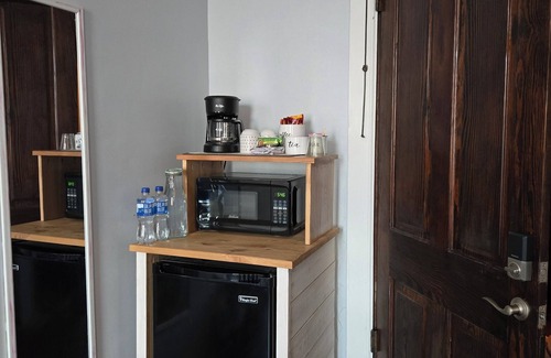 Hermann Apartment | The Pollock Suite is one of our four rooms.