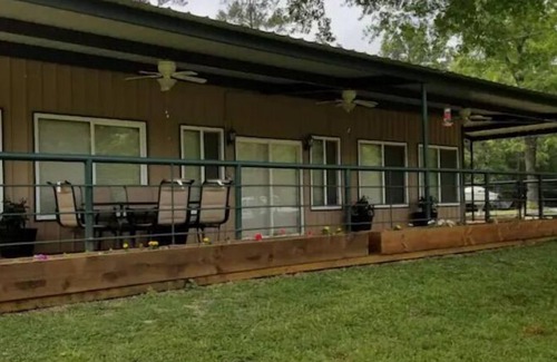Pennington House | The Ponderosa- Group and Family gathering place
