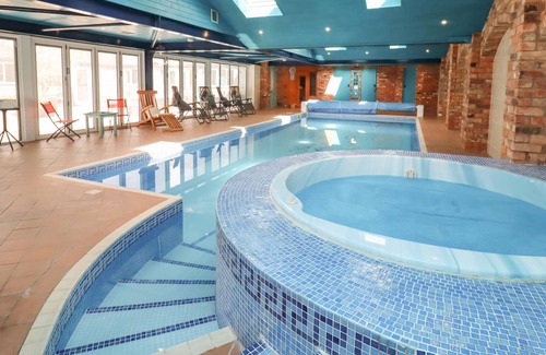 Deerhurst Other | THE POOL HOUSE, romantic, character holiday cottage in Tewkesbury