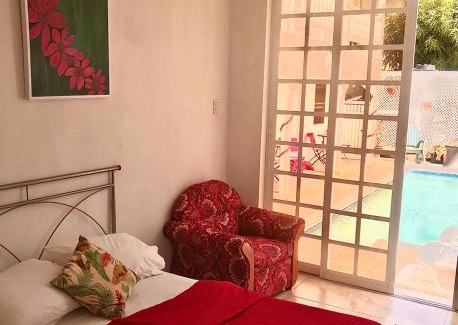 Bon Accord Village House | The PoolSide Pad- 5 mins from Airport & Beaches