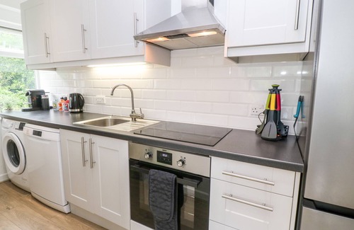 Coverack Apartment | THE POOP DECK, pet friendly, country holiday cottage in Coverack