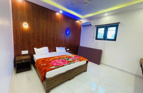 Gurugram Other | The private farmhouse for parties