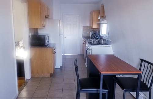 Linden House | THE PROPERTY IS LOCATED IN A QUIET AREA, NEAR TO NEWARK AIRPORT & FEW MALLS.