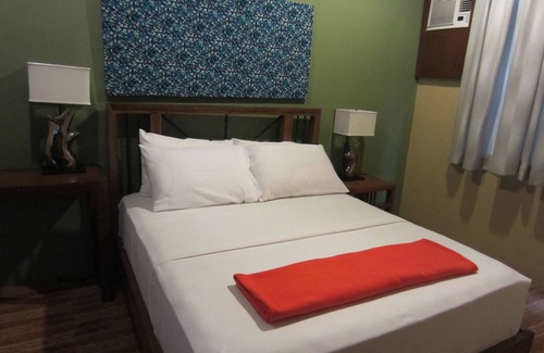 Paranaque Bed & Breakfast | The Purple Tree Bed & Breakfast