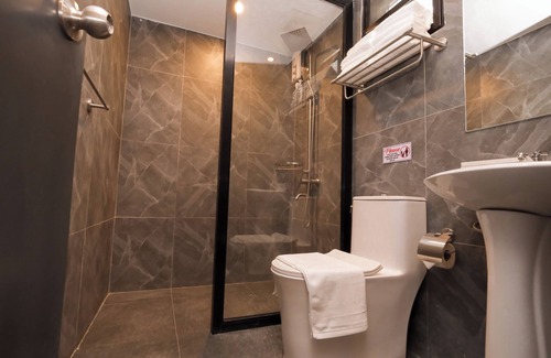 Cabanatuan Hotel | The Quarters by Rosey