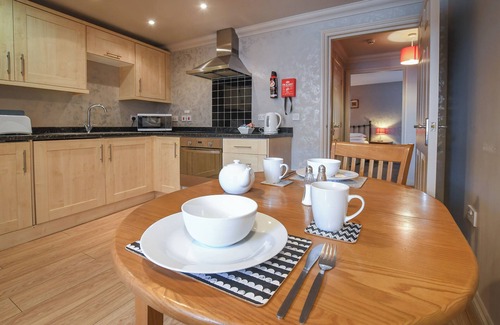 York Hotel | The Queens Hotel & Victoria Cloisters