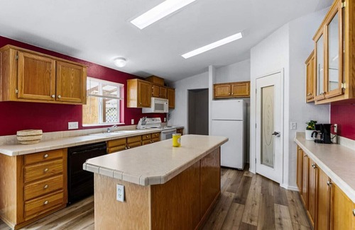 Central Oregon House | The Quiet Inn: Close to U of O/Autzen