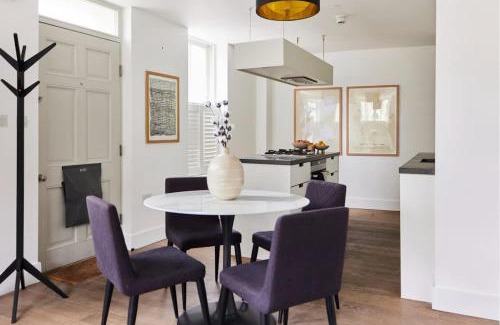 Hammersmith Broadway Apartment | The Ravenscourt Park Escape - Bright 2BDR Flat