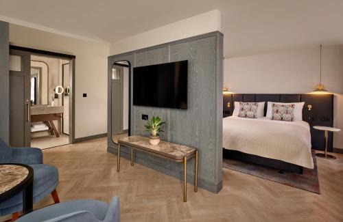 Manchester City Centre Hotel | The Reach at Piccadilly, Manchester, a Tribute Portfolio Hotel