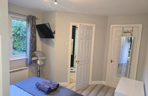 Aldermaston Wharf Apartment | The Reading chalet with gardens and koi pond