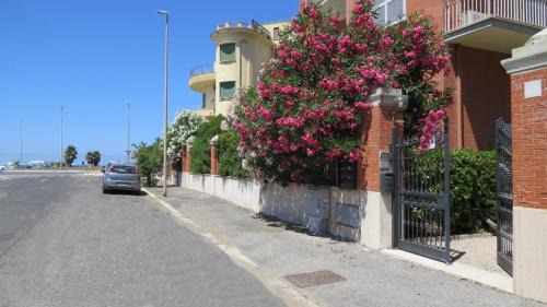 Quartiere XXXIV Lido di Ostia Levante House | The Red Box Roma on the Beach