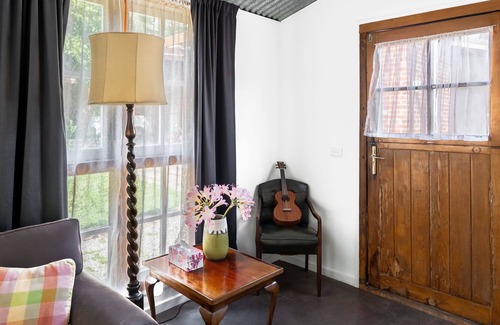 Mansfield Cottage | The Red Door - Centre of Mansfield