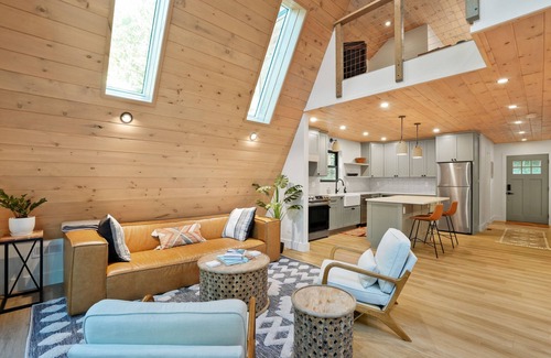 Carbon Hill Cabin | The Redhawk | Hocking Hills