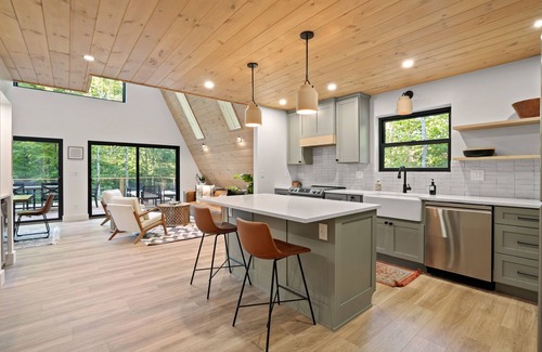 Carbon Hill Cabin | The Redhawk | Hocking Hills