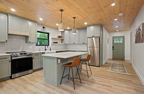 Carbon Hill Cabin | The Redhawk | Hocking Hills
