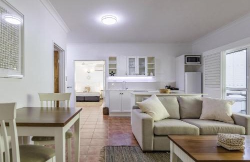 Palm Cove Hotel | The Reef House Adults Retreat - Enjoy 28 Complimentary Inclusions