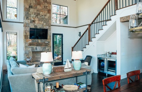Tiger House | The Retreat at Lake Burton - Steps from the Lake