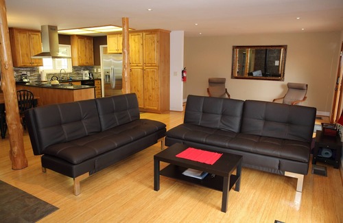 Mariposa House | The Retreat@Lakeside Hot Tub/Views/Carbon Neutral/Fast WiFi Near Yosemite!
