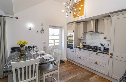 Warwick Cottage | THE RETREAT, pet friendly, character holiday cottage in Barford