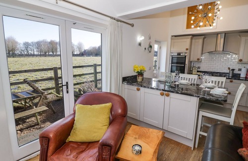 Warwick Cottage | THE RETREAT, pet friendly, character holiday cottage in Barford