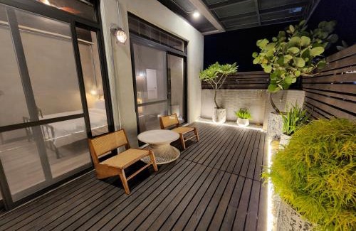 West Central District Hotel | The Retro Tai-Pan