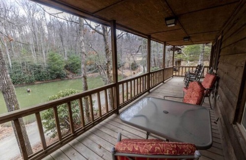Springmaid Mountain Cottage | The Ridge Cabin - Sleeps 4