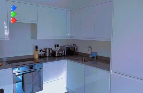 St Albans Apartment | The Ridgmont-st Albans-high Street- Near Luton Airport -train Station-balcony
