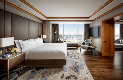 Toronto Entertainment District Hotel | The Ritz-Carlton, Toronto