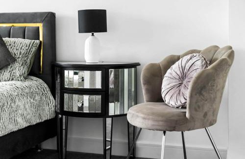 Olton House | The Rock Solihull Retreat Birmingham Airport