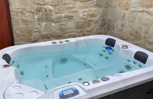 Woodhorn Cottage | The Rockpool - Private HOT TUB + Sea Views