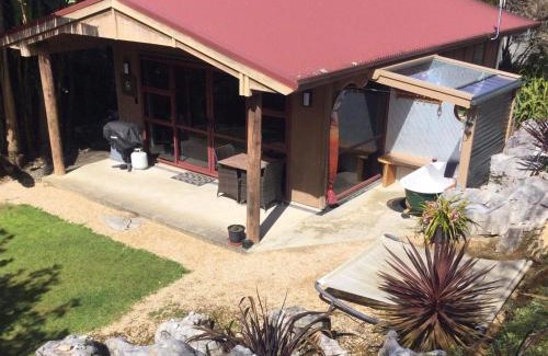 Takaka Hotel | The Rocks Chalets