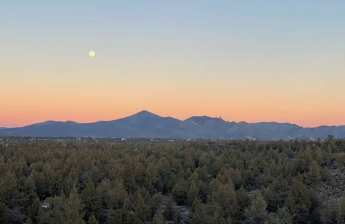 Crooked River Ranch House | The Roost: Mountain View Oasis on 6 Acres