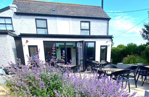 Saint Athan Hotel | The Roost on Rock Road
