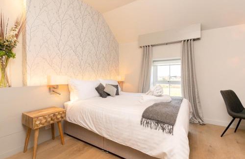 Saint Athan Hotel | The Roost on Rock Road