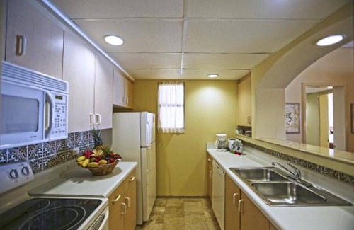 Zona Hotelera Resort | The Royal Sands, Cancun's Premiere Resort Destination, 1 and 2 bedroom options