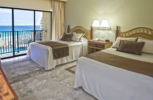 Zona Hotelera Resort | The Royal Sands, Cancun's Premiere Resort Destination, 1 and 2 bedroom options