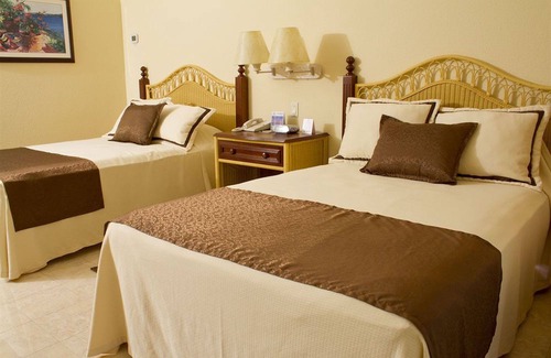 Zona Hotelera Resort | The Royal Sands, Cancun's Premiere Resort Destination, 1 and 2 bedroom options