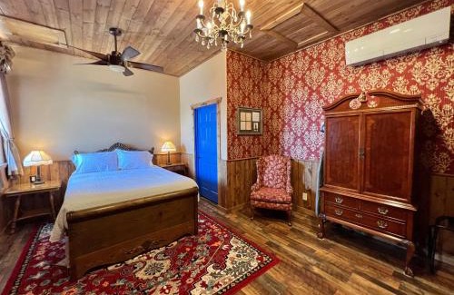 Tombstone Hotel | The Russ House